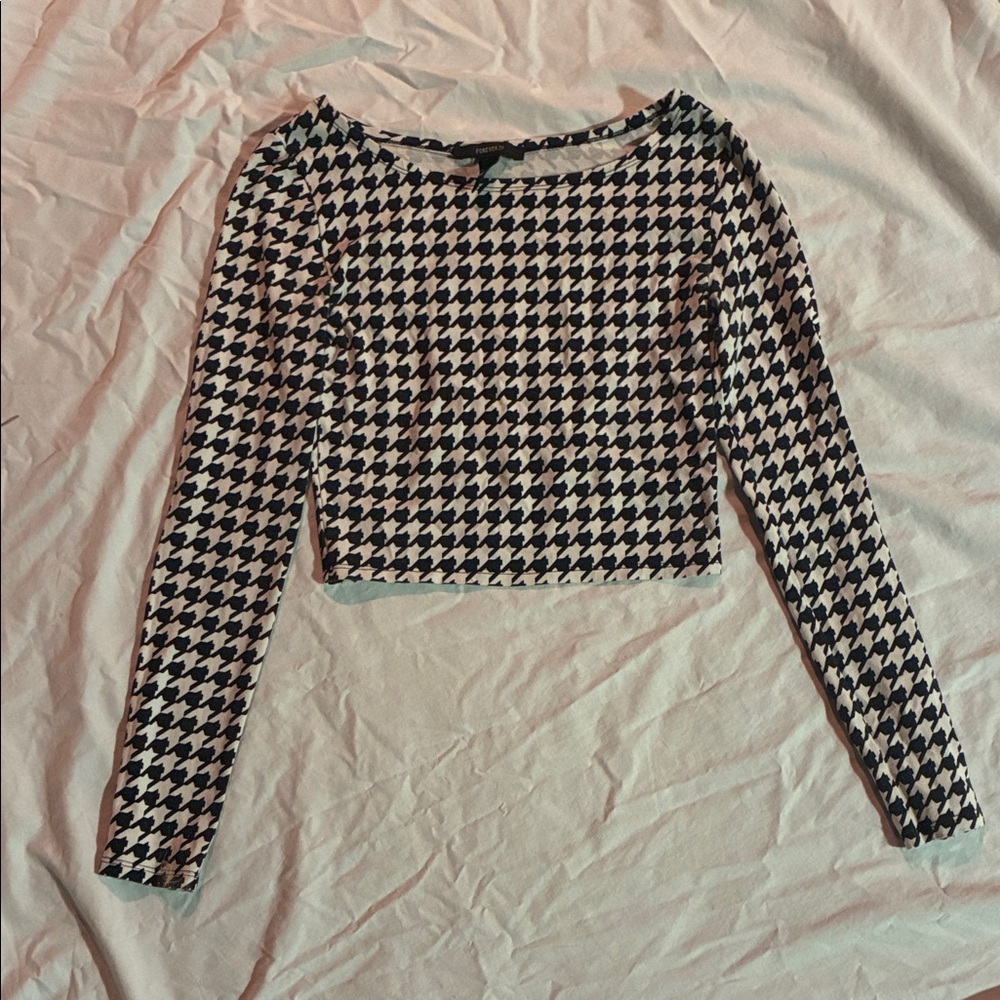 Forever 21 Black and White Houndstooth Long Sleeve Top